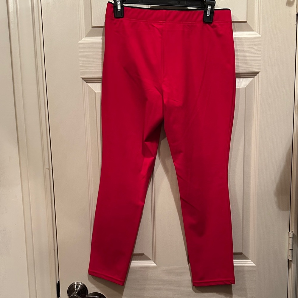 HUE Bold Red Leggings - Picture 7 of 7